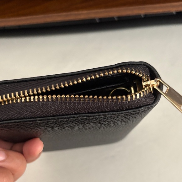 Black Textured Zip Wallet - Picture 5 of 6